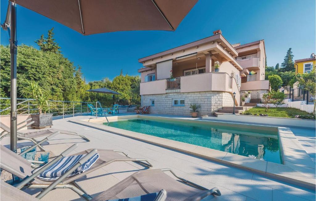 Sutomiscica Apartment | Two-Bedroom Apartment in Sutomiscica