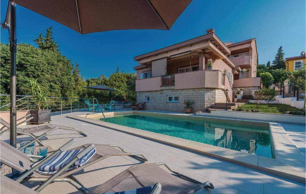 Sutomiscica Apartment | Two-Bedroom Apartment in Sutomiscica