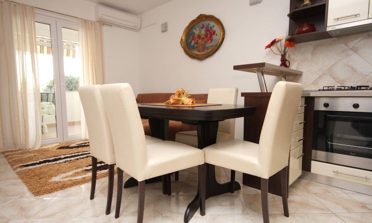 Tucepi Apartment | Two bedroom apartment near beach Tučepi (Makarska) (A-2694-a)