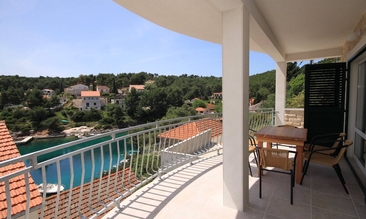 Cove Basina (Jelsa) Apartment | Two bedroom apartment near beach Basina, Hvar (A-8754-b)