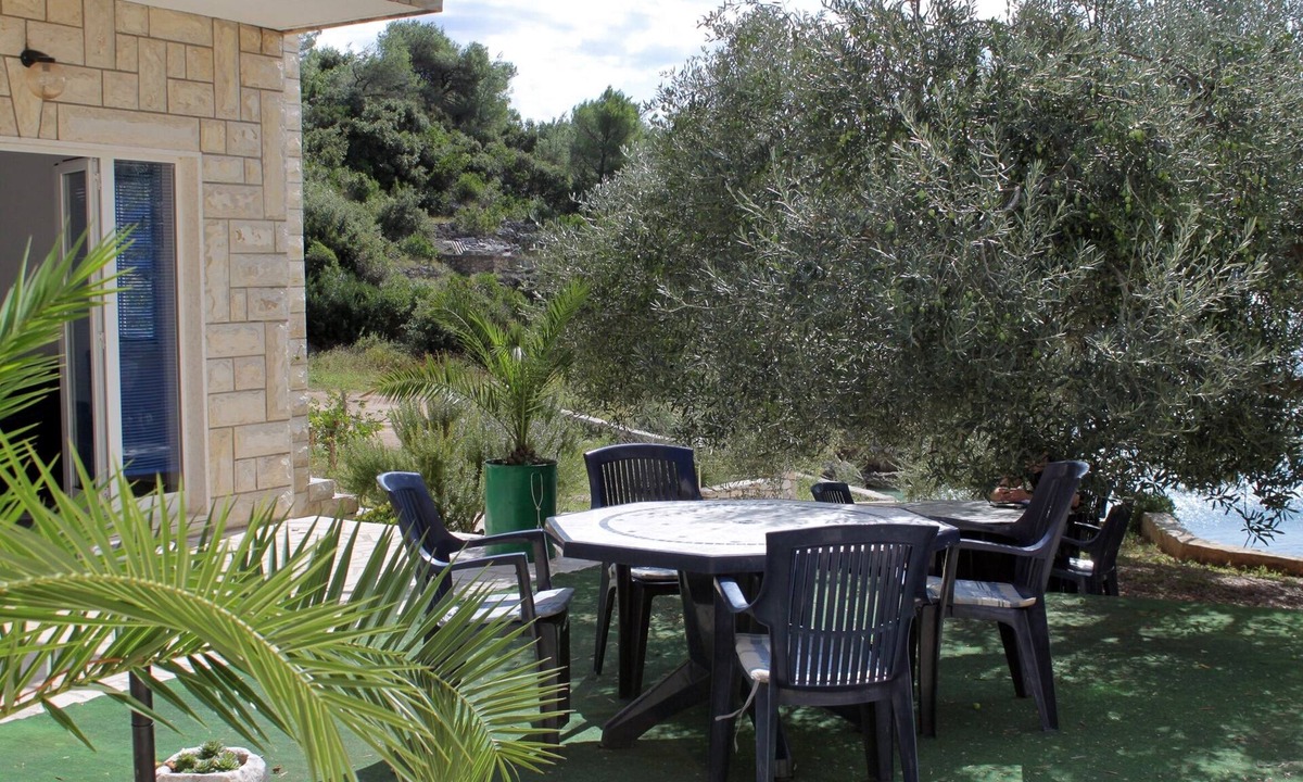 Gdinj Apartment | Two bedroom apartment near beach Cove Jedra, Hvar (A-2583-c)