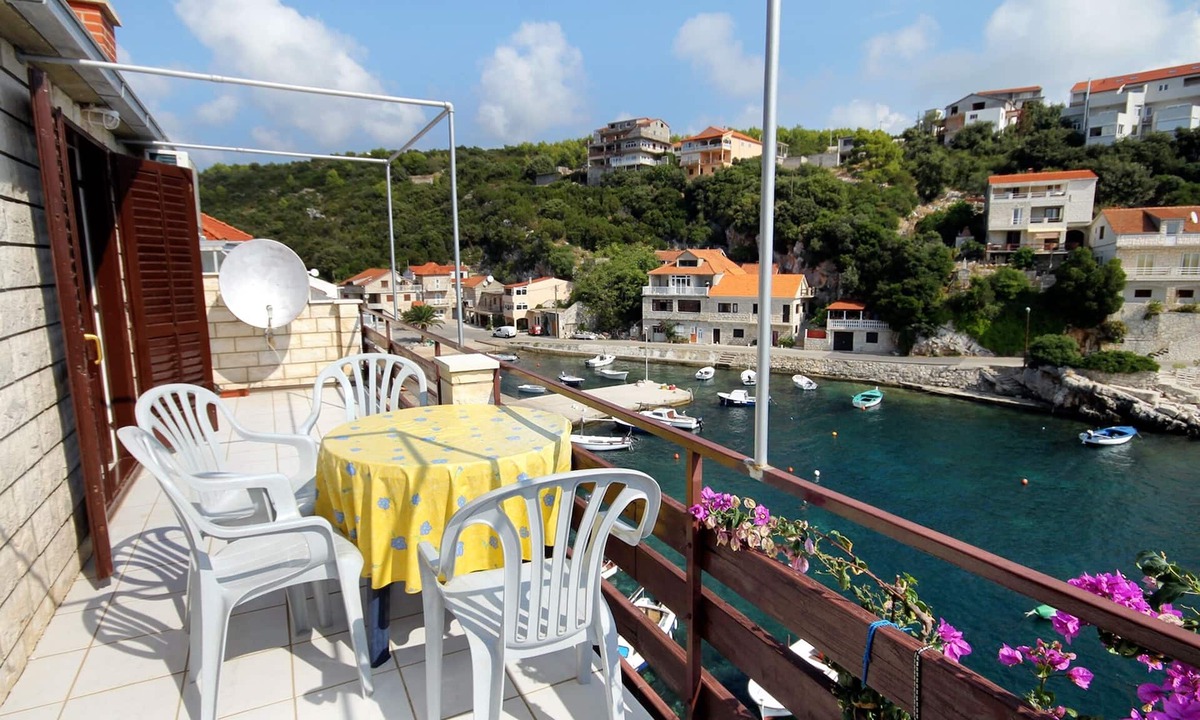 Zavalatica Apartment | Two bedroom apartment near beach Zavalatica, Korčula (A-9285-a)