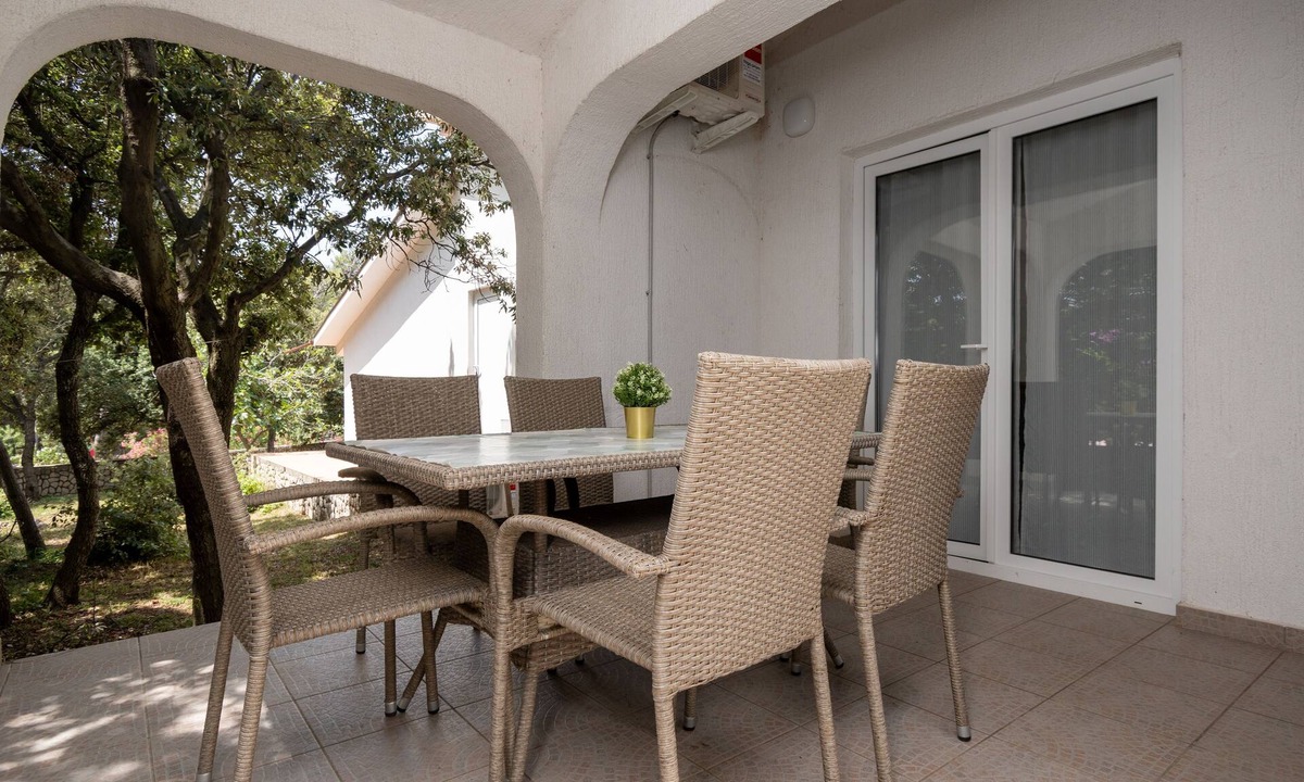 Mandre Apartment | Two bedroom apartment with terrace Mandre (Pag) (A-16836-a)