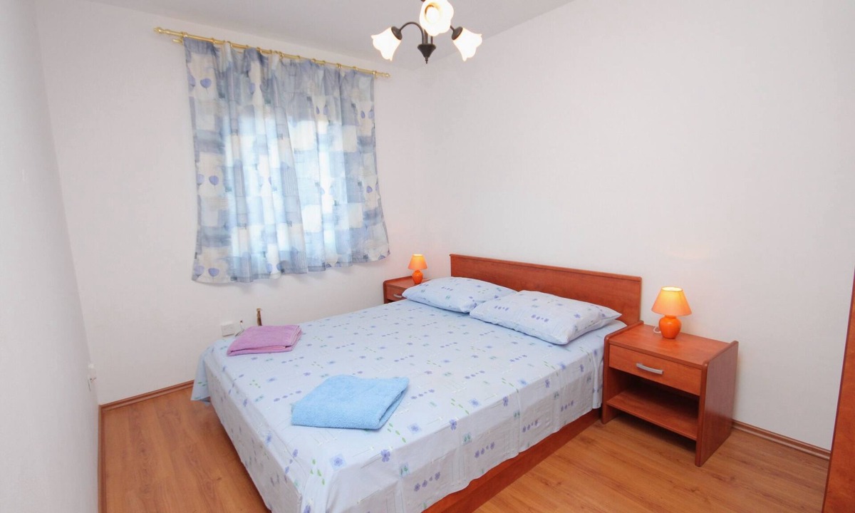 Njivice Apartment | Two bedroom apartment with terrace and sea view Njivice, Krk (A-5458-c)