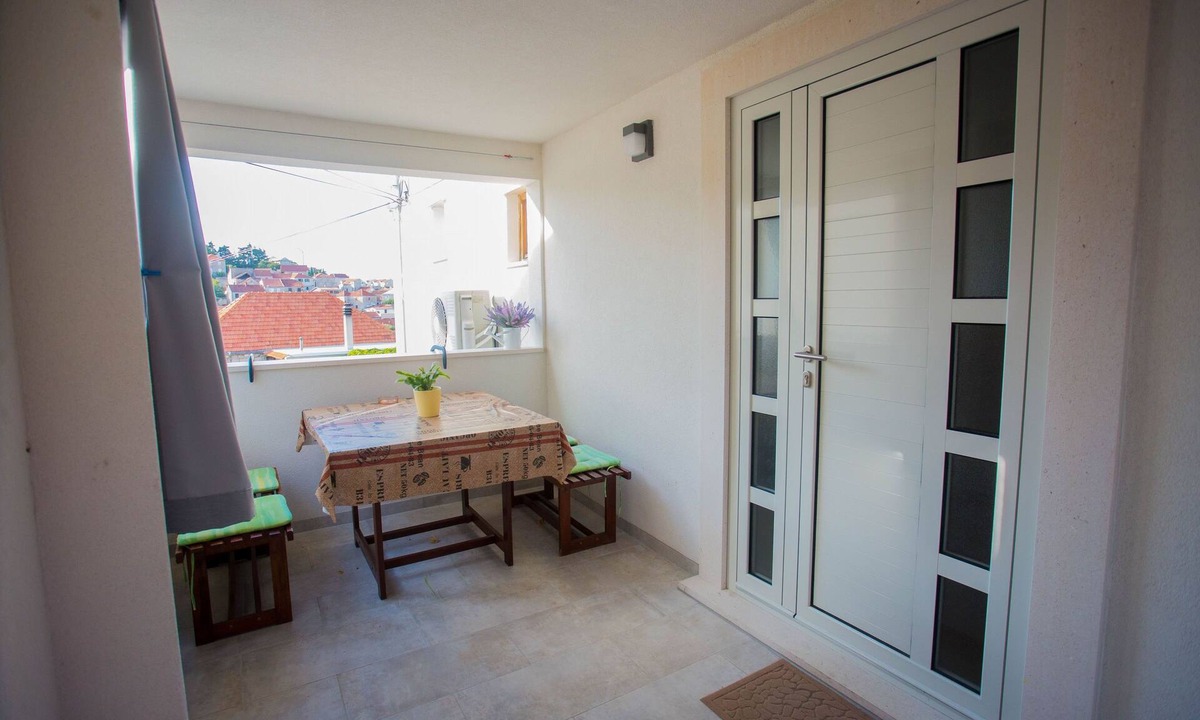 Sutivan Apartment | Two bedroom apartment with terrace and sea view Sutivan, Brač (A-752-f)