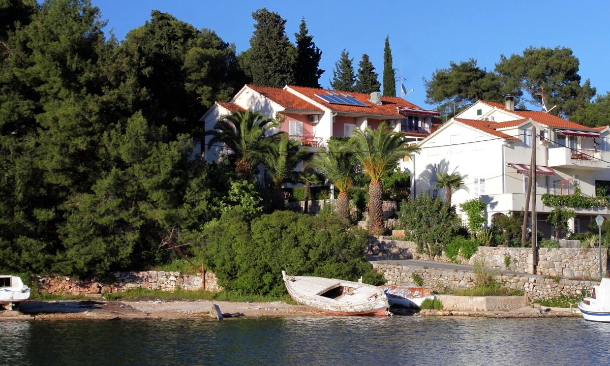 Vrboska Apartment | Two bedroom apartment with balcony and sea view Vrboska, Hvar (A-540-a)