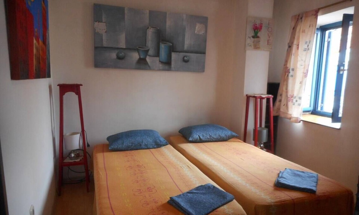 Susak Apartment | Two bedroom apartment with air-conditioning Susak, Lošinj (A-18202-a)