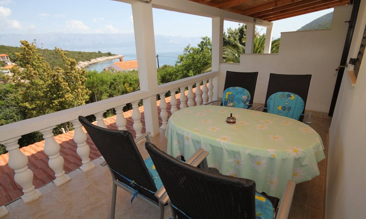 Pokrivenik Apartment | Two bedroom apartment with terrace and sea view Cove Zarace (Gdinj), Hvar (A-4597-a)