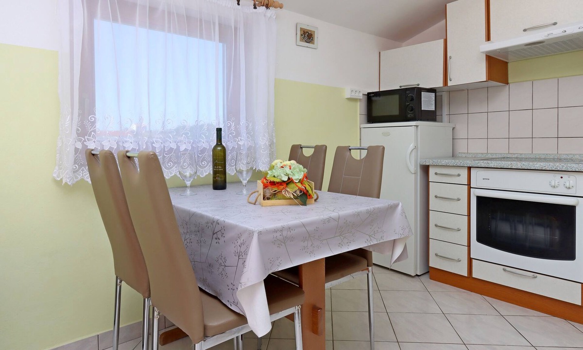 Mundanije Apartment | Two bedroom apartment with balcony and sea view Mundanije, Rab (A-21543-a)
