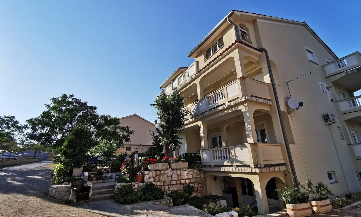 Mundanije Apartment | Two bedroom apartment with terrace Mundanije, Rab (A-4953-a)