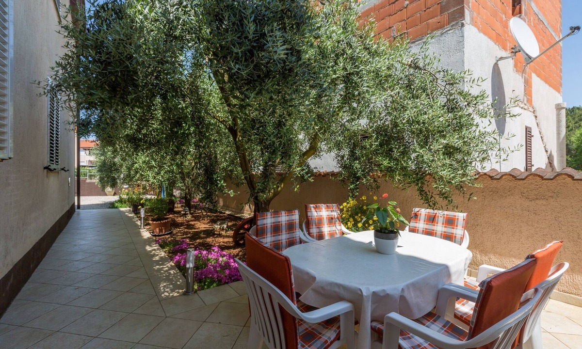 Tar-Vabriga Apartment | Two bedroom apartment with terrace Tar, Poreč (A-6948-b)