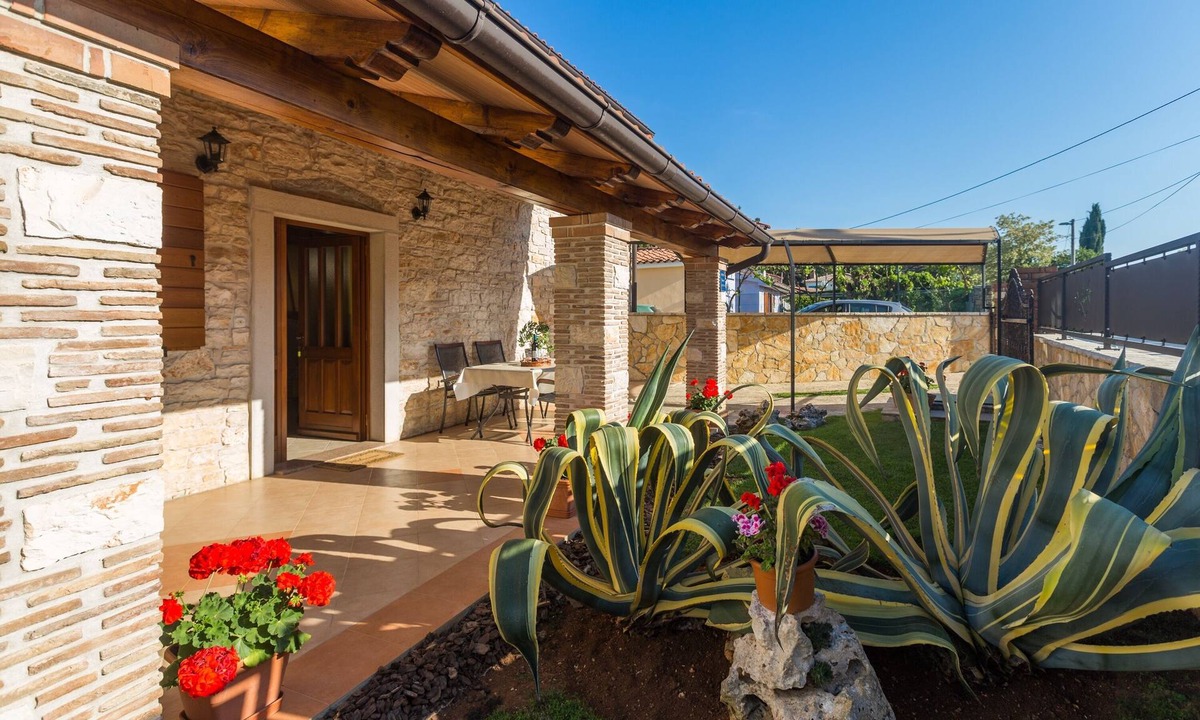 Tar-Vabriga Apartment | Two bedroom apartment with terrace Tar, Poreč (A-13245-a)