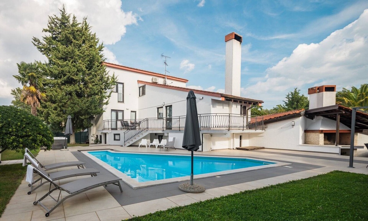 Stranici kod Nove Vasi Villa | Ultimate Relaxation at Our Beautiful Villa: Private Pool, Jacuzzi, and BBQ Near Poreč