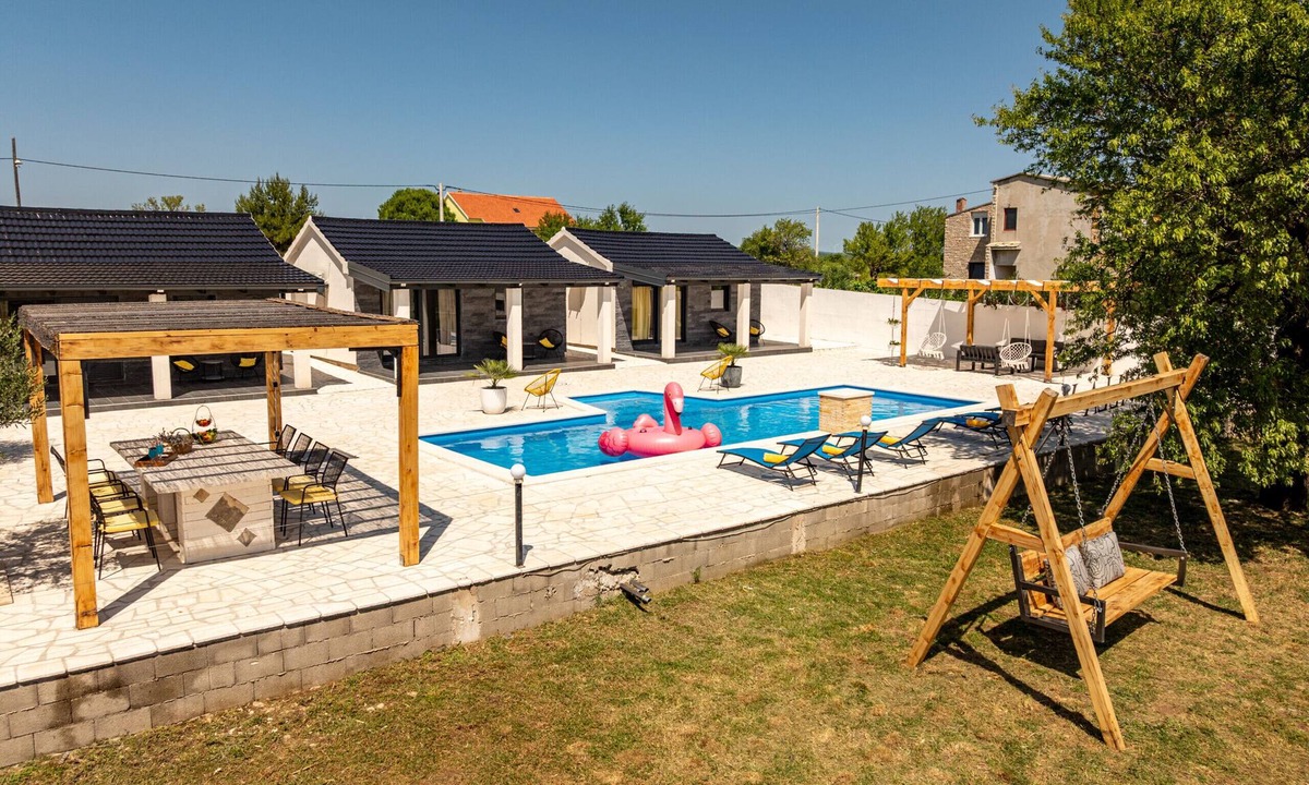 Benkovac Villa | Unique Villa V with pool