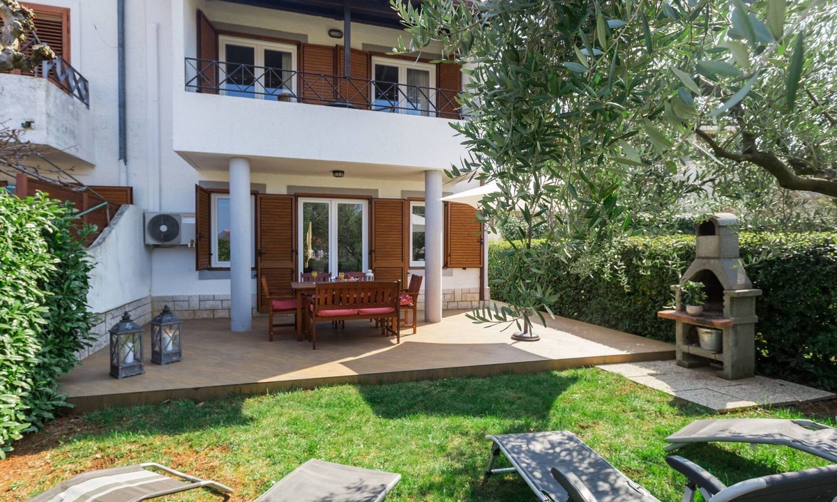Brulo House | Vacation home Oliva by Interhome