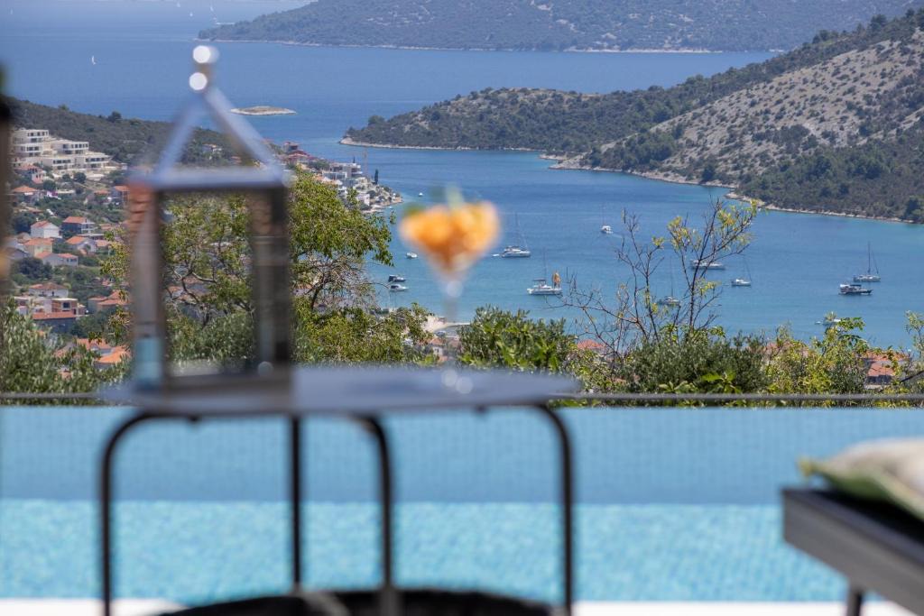 Vinisce Villa | View Villas Collection