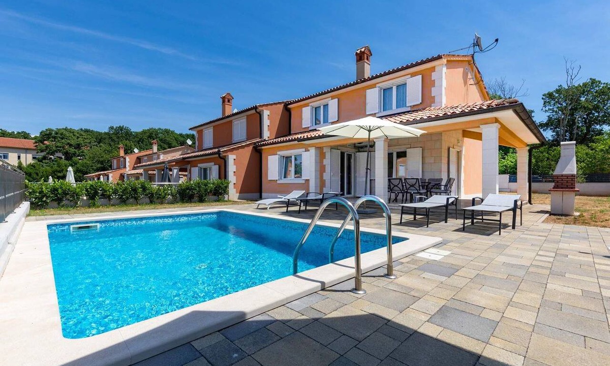 Valdebek Villa | Vila Lotus 11 by Istrabook