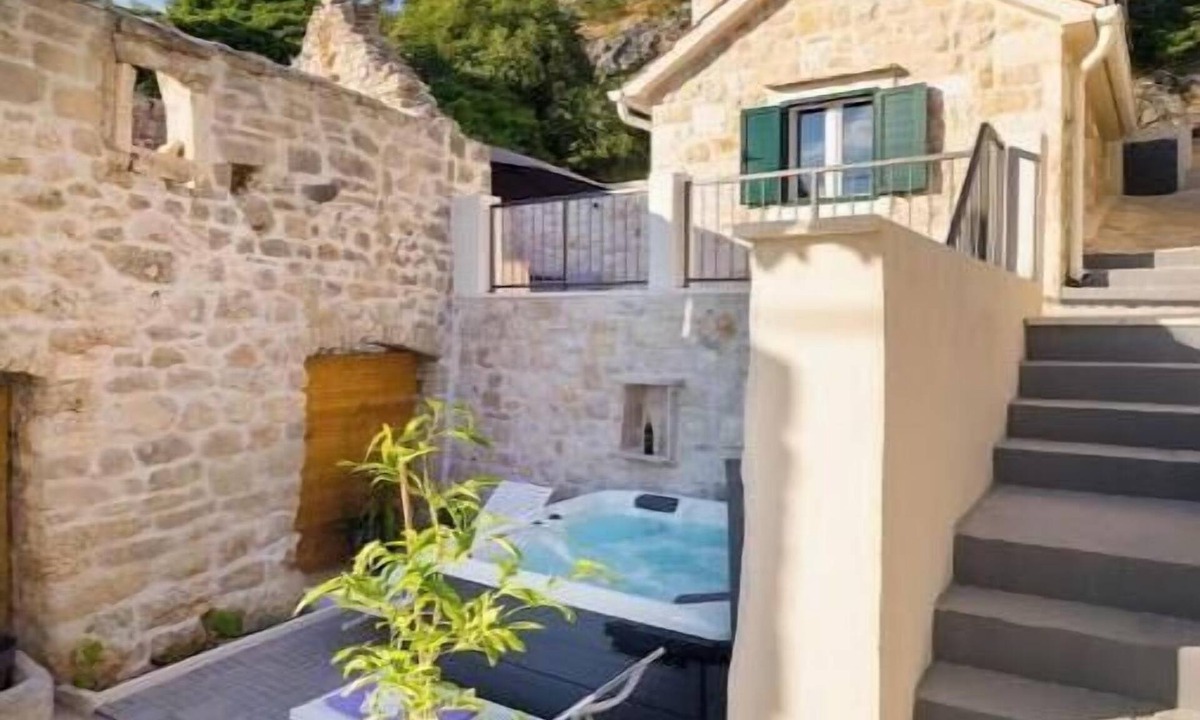 Podstrana Villa | Vila Murva GP - stone house with fantastic sea view and jacuzzi