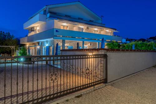 Pirovac Apartment | VILA SENTIO MARE-Apartments Livaić Željko