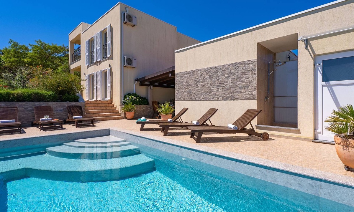 Cove Donja Krusica (Donje selo) House | Vila Vita - 200m vom Strand mit beheiztem Pool by Interhome