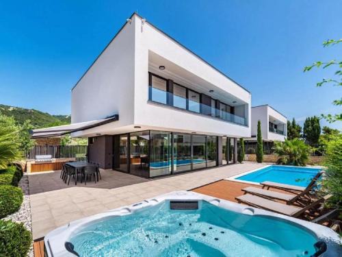 Banjol Villa | Villa Alpha
