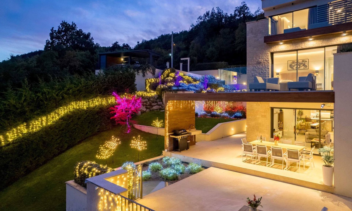 Poljane Villa | Villa AltaVista - Ocean Views & Relaxation with Private Mini-Golf & Wellness Facilities