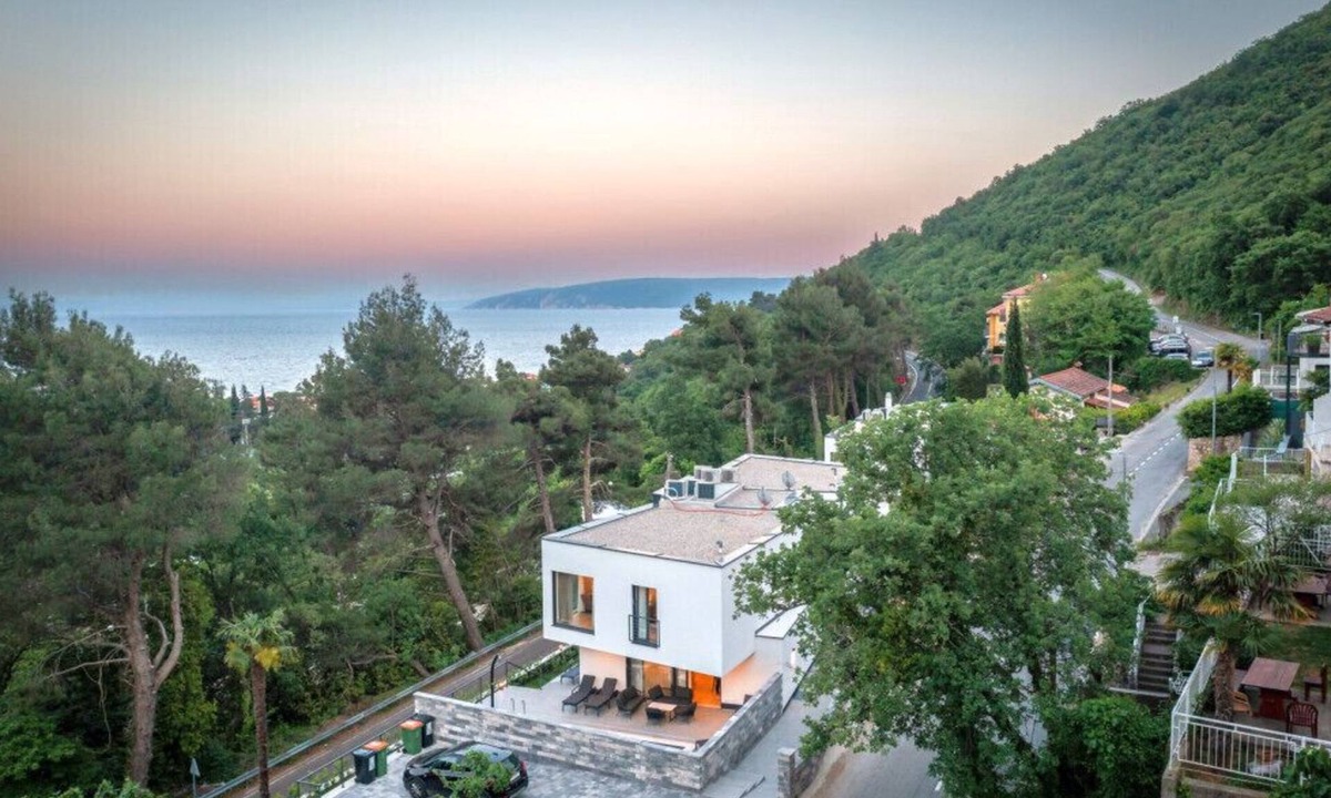 Obrs Villa | Villa Amelie by Villas Guide
