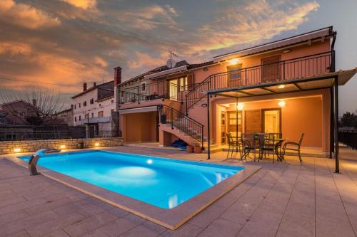Jursici Villa | Villa Ana in Central Istria for 12 persons with private saltwater Pool