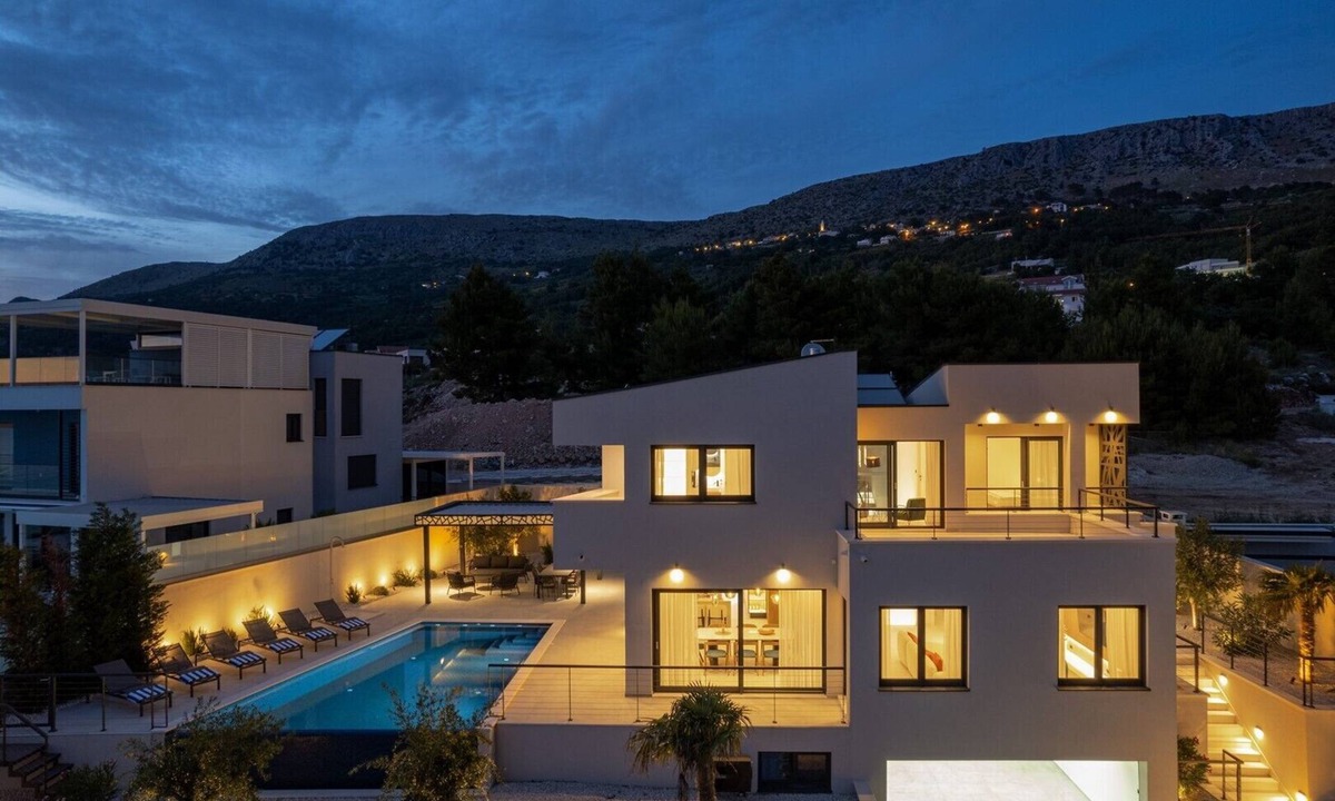 Podstrana Villa | Villa Apolina 4-en-suite bedrooms, heated 36sqm pool, sea views, beach 1km