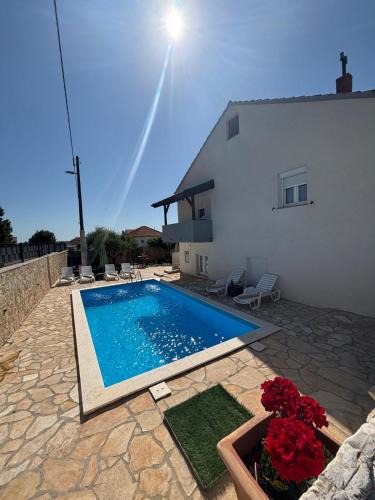 Lovinac Villa | Villa Ariane