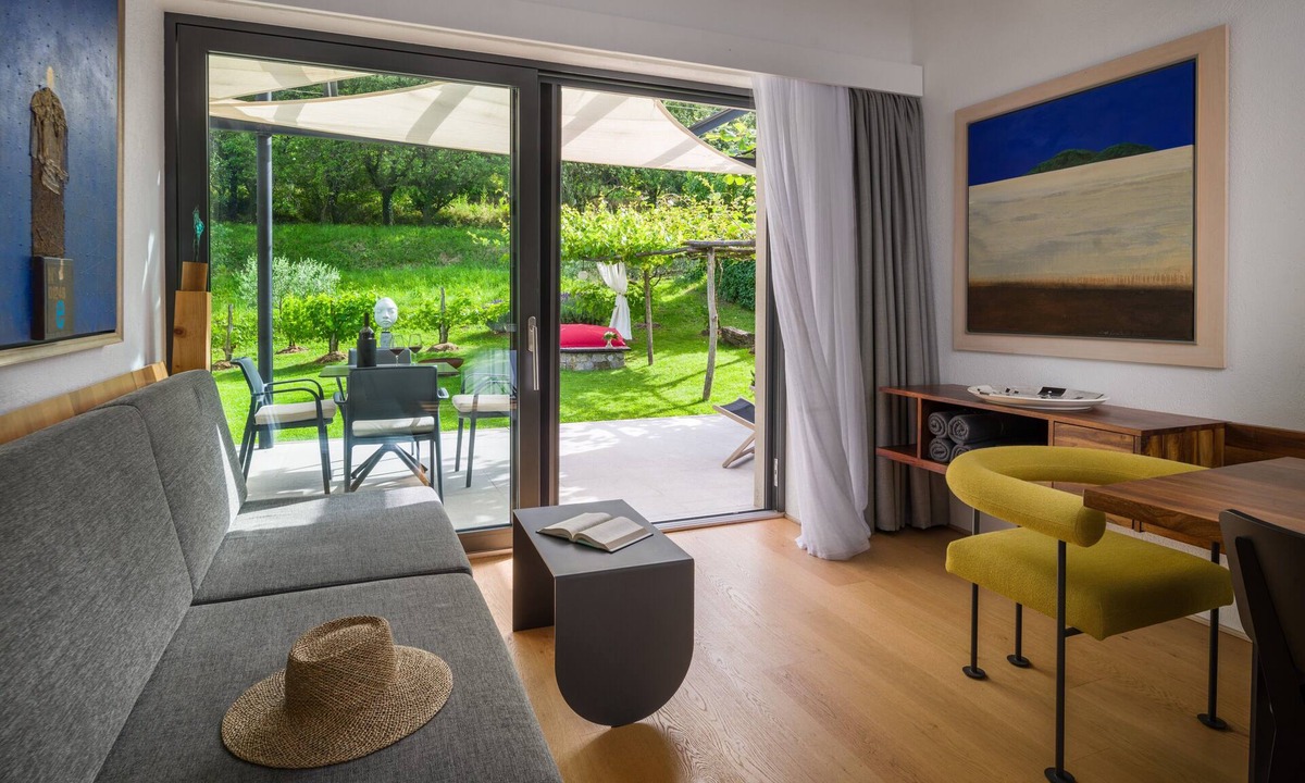Kras House | Villa Artes with Outdoor Hot Tub & Sauna