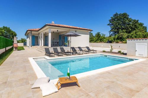 Jursici Villa | Villa Azurno by Villa Plus