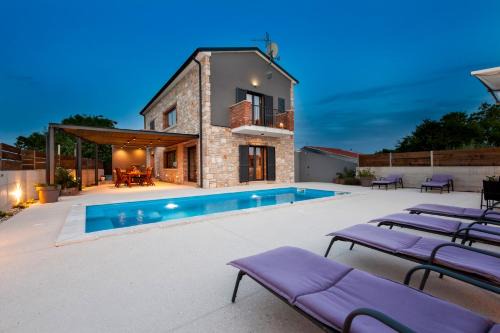 Kanfanar Villa | Villa Baraka with private pool near Rovinj - WiiBuk