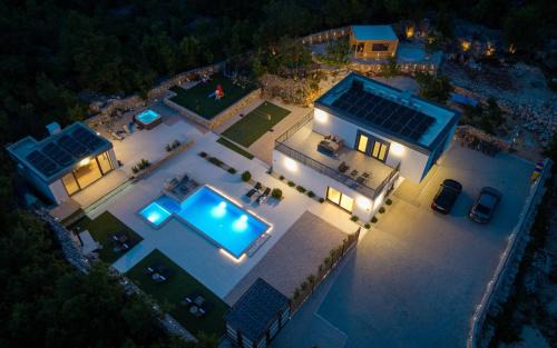 Podbablje Villa | Villa Begovina with a private pool, Hot-Tub, 4 bedrooms