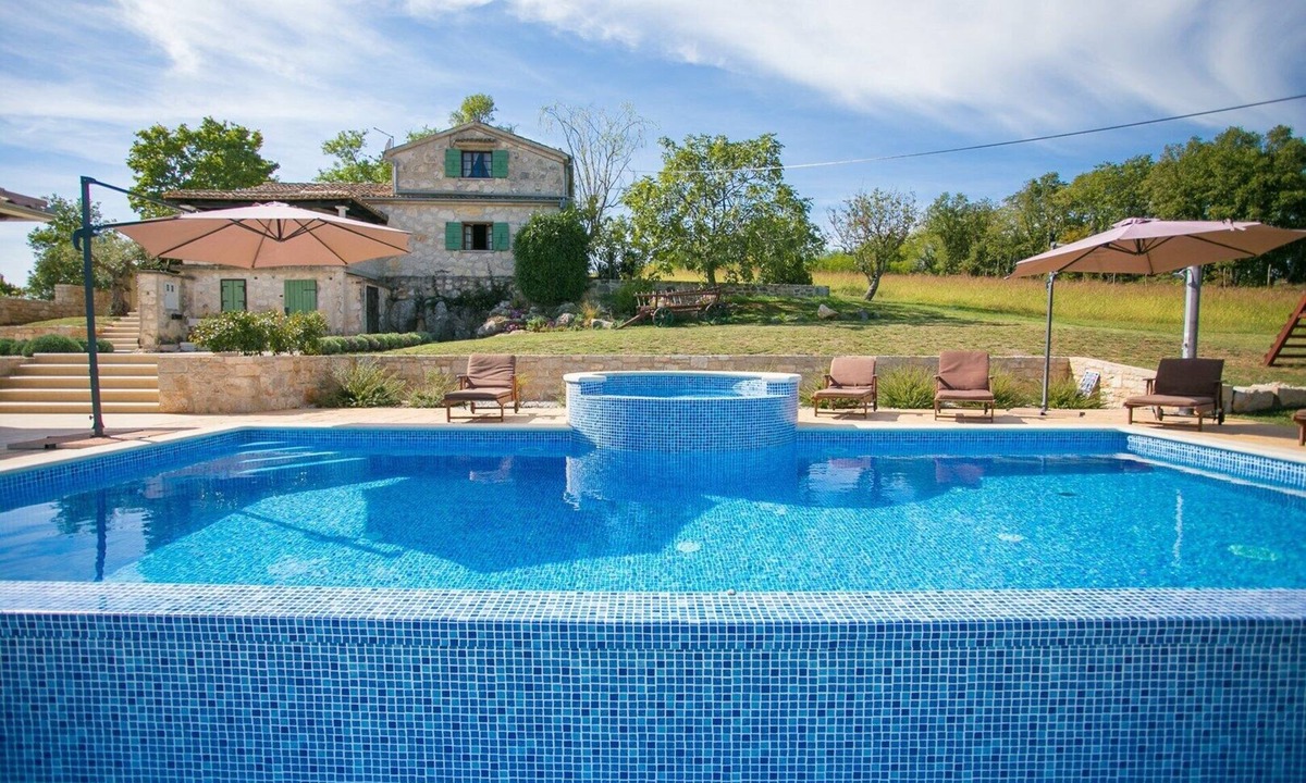 Vizinada Villa | Villa Bosket with Pool and Jacuzzi