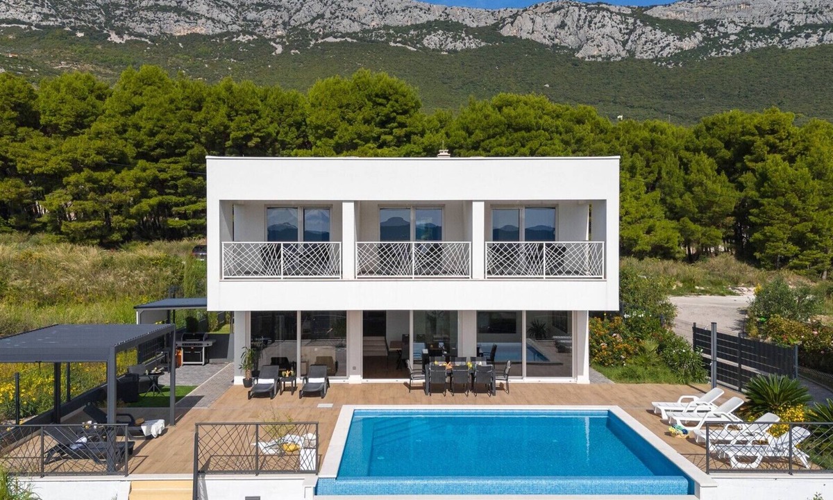 Kastel Sucurac Villa | Villa Casa Bella with sea views, 1.4km from the beach