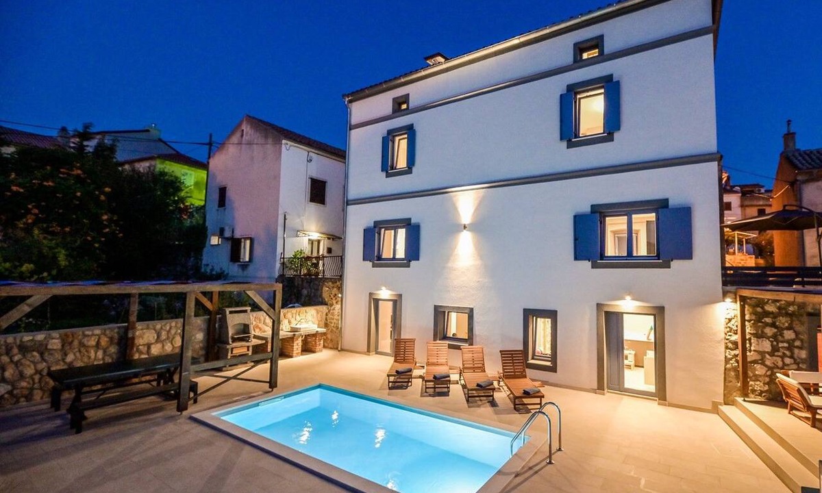 Omisalj Villa | Villa Castel Muschio - Historic Home