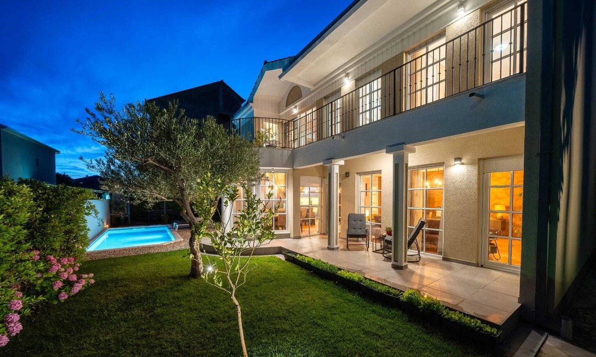 Kastel Luksic Villa | Villa Castella Aurea & heated pool, garage parking & full air conditioned