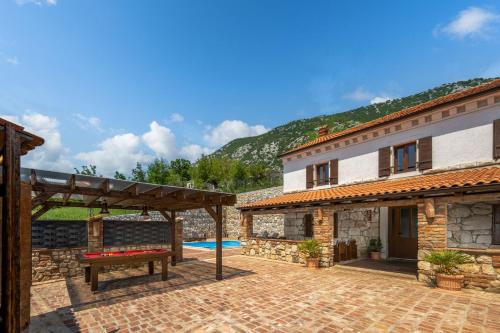 Drivenik Villa | Villa Cupido With Private Pool - Happy Rentals