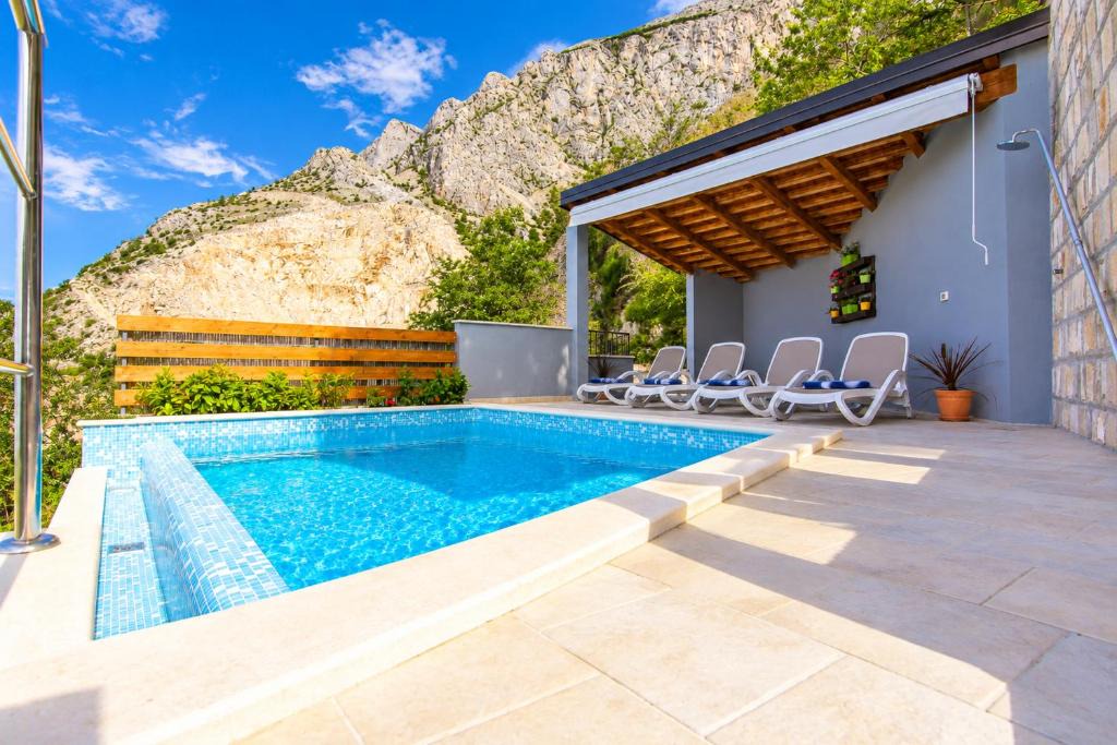 Bast House | Villa Dado
