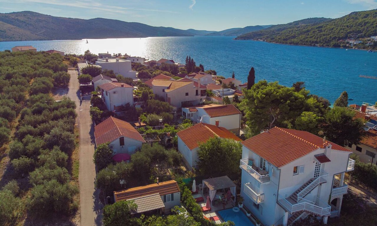 Seget Vranjica House | Villa Danijela with heated pool, jacuzzi and sauna
