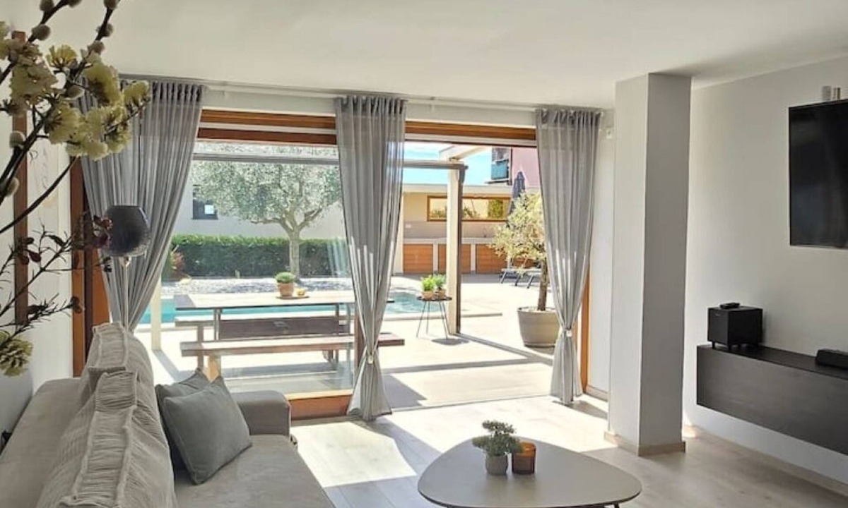 Novigrad Villa | Villa Desire Belvedere: Relaxing Garden & Pool Retreat Near Novigrad