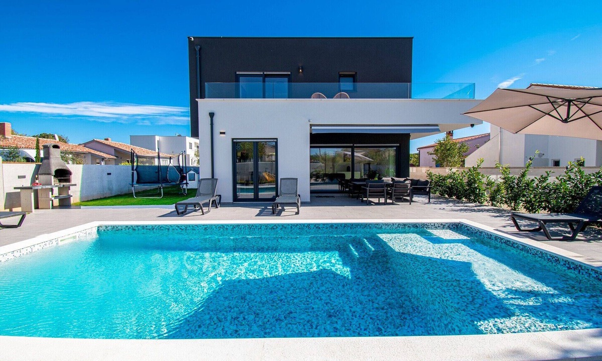 Vodnjan Villa | Villa Elite 1 with heated pool by Istrabook
