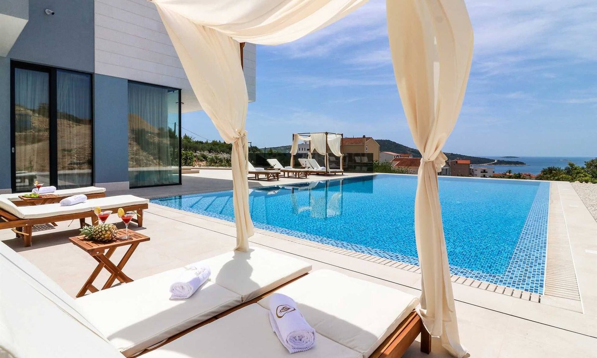 Primosten Villa | Villa Golden Lion – A Luxury Oasis with Pool, Sauna, Jacuzzi, Fitness and Stunning Sea View