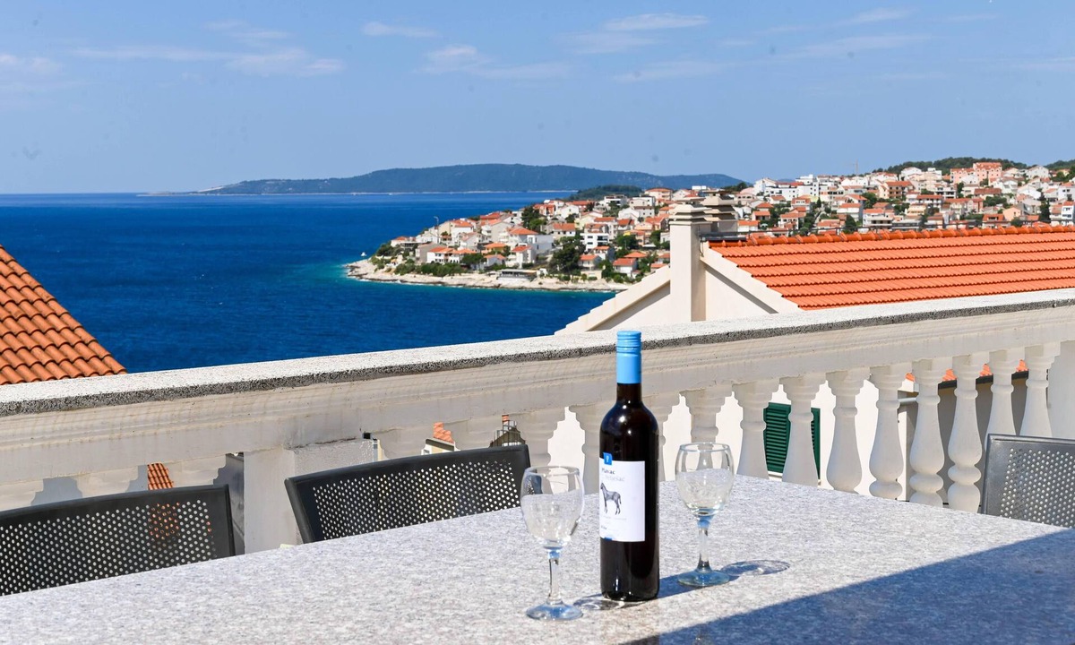 Okrug Gornji Villa | Villa Grande Vista - Spacious 3 BR apt w/large terrace & fantastic sea view
