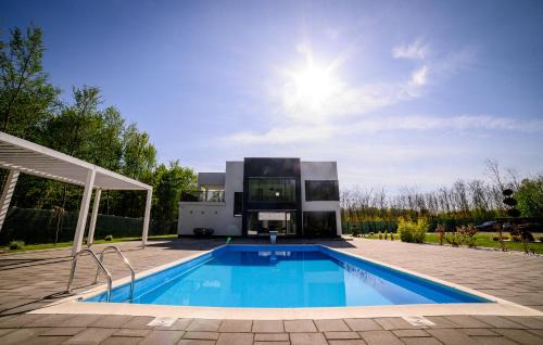 Humke Villa | Villa Hills