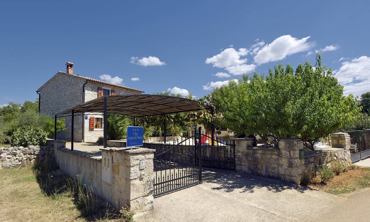 Cehici House | Villa in Cehici with Private Pool & Terrace