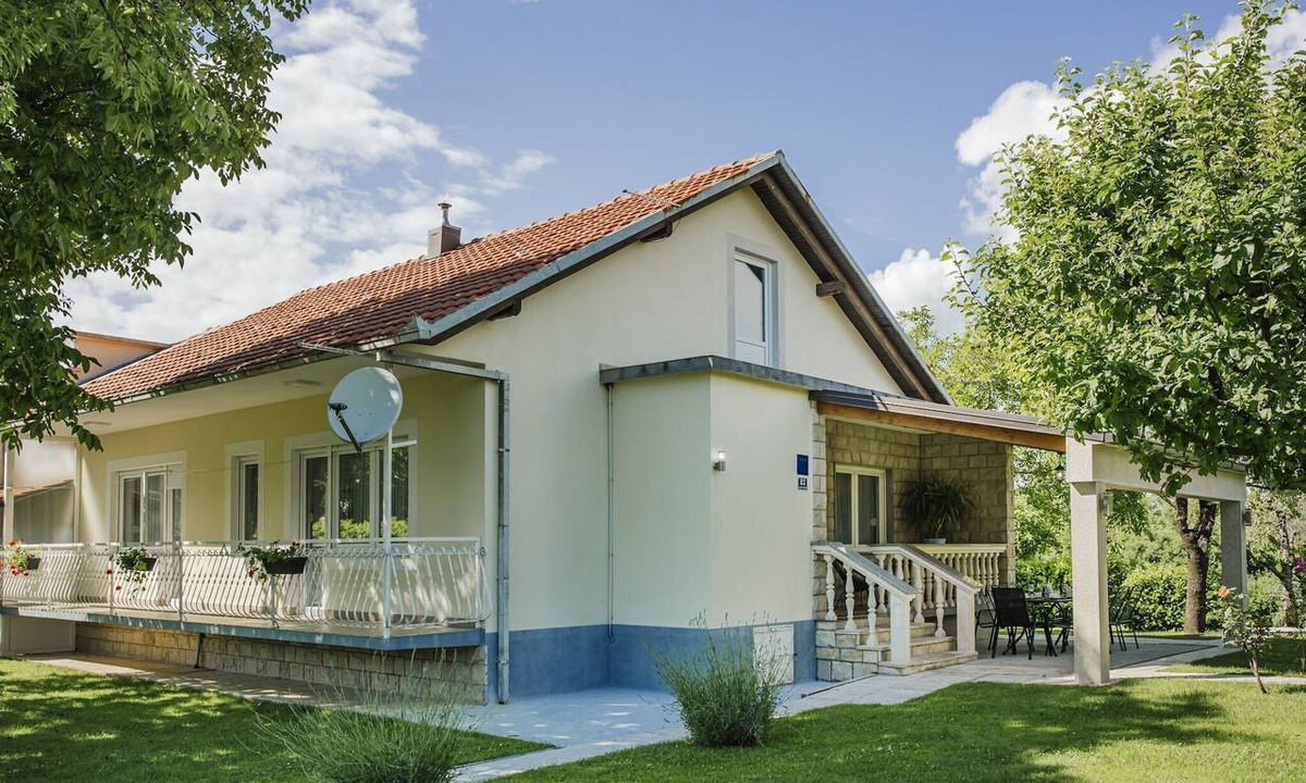 Gornja Glavina House | Villa in Croatia near Blue & Red Lakes