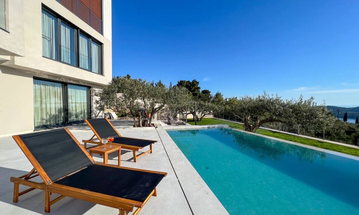 Orasac House | Villa in peaceful setting with a sea view great for friends and family