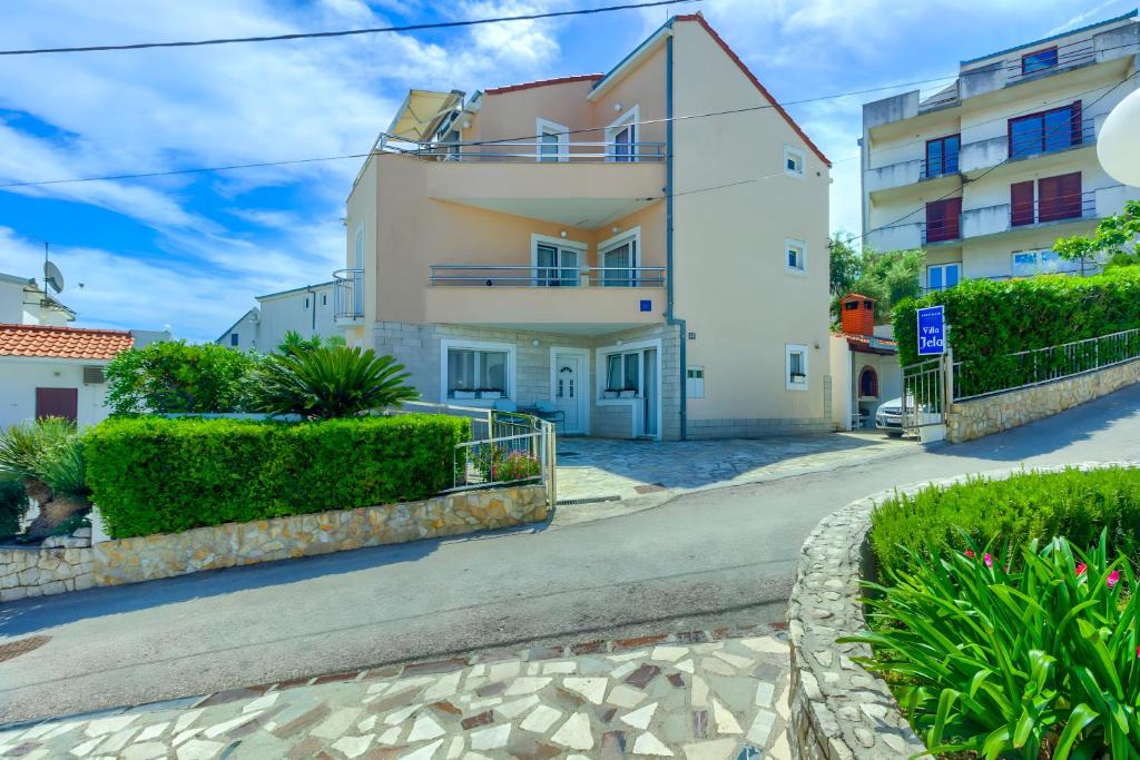 Slatine Apartment | VILLA JELA